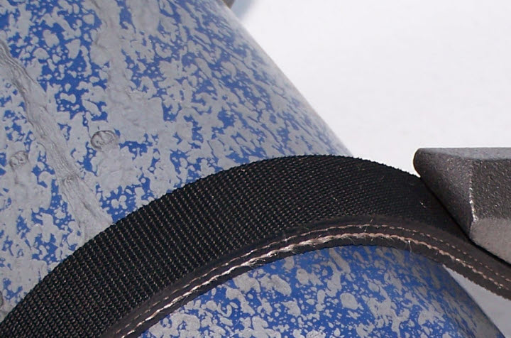 Round Wrench strap in contact with a workpiece